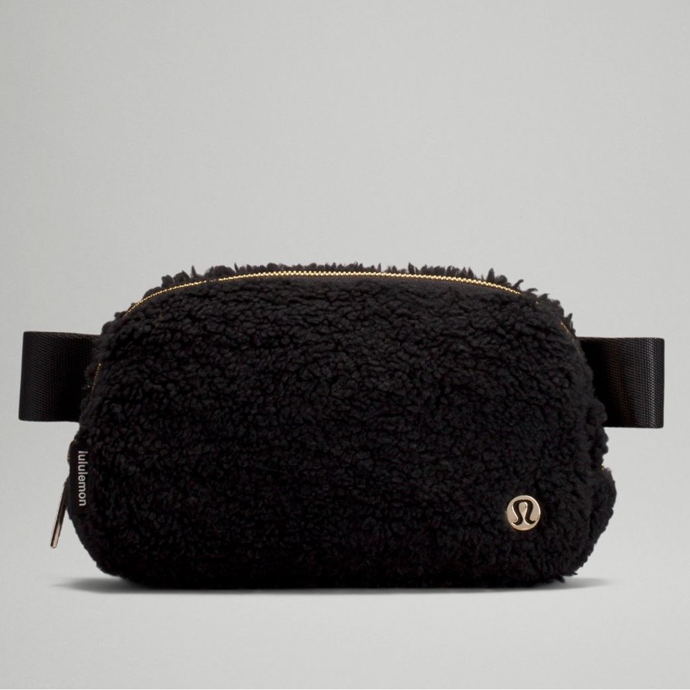 NWT lululemon black fleece everywhere belt bag